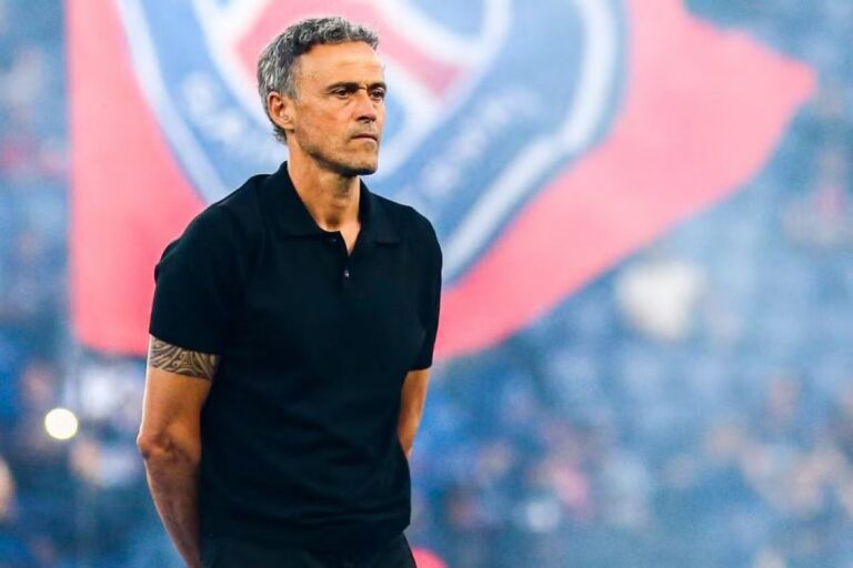 Luis Enrique Dirumorkan Tinggalkan PSG, Manchester United Jadi Tujuan Potensial?